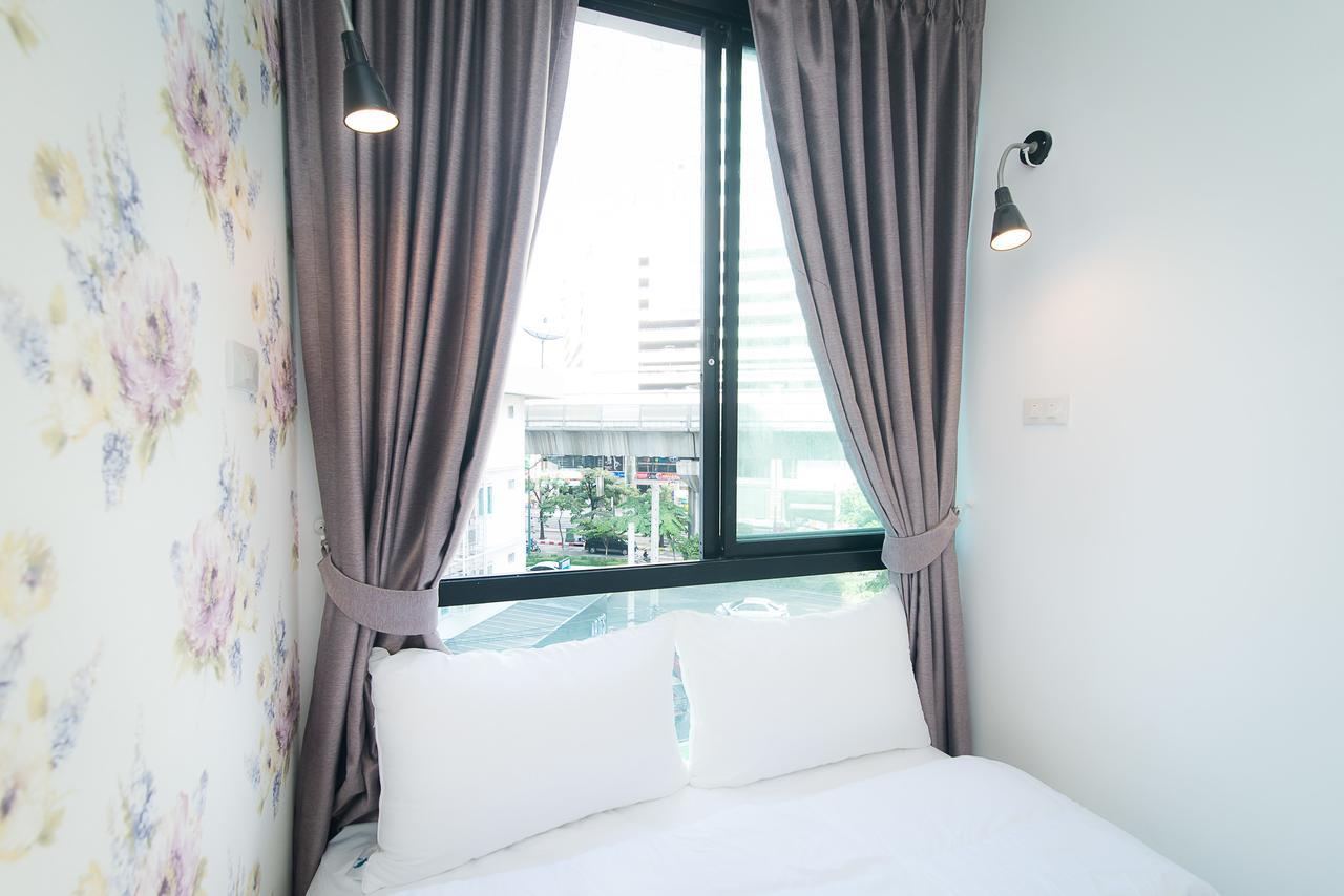 Suk18 Hostel (Adults Only) Bangkok Dış mekan fotoğraf